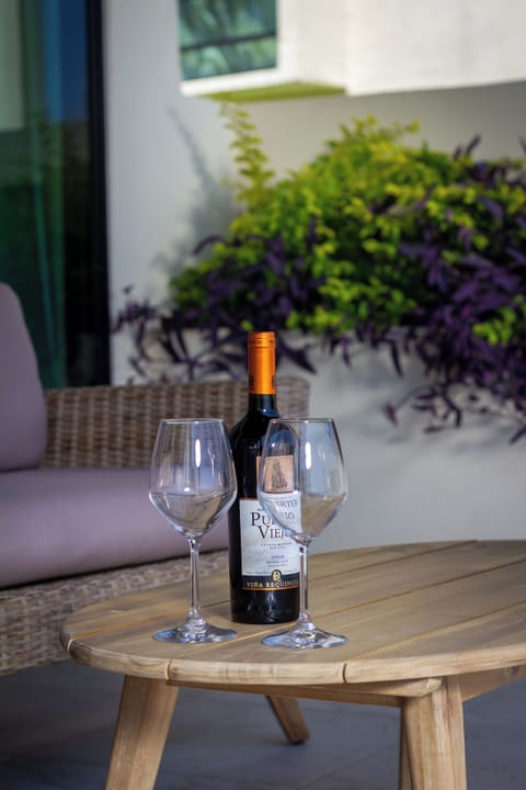 Basic Suite, Sea View | Living area