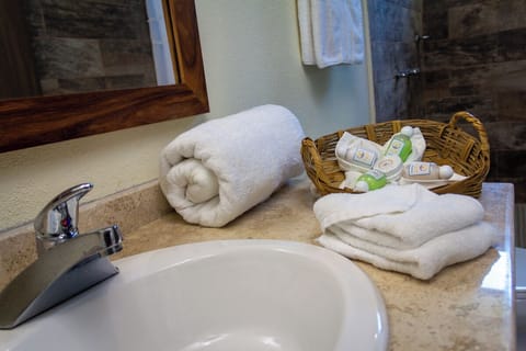 Basic Suite, Sea View | Bathroom | Shower, free toiletries, towels, soap
