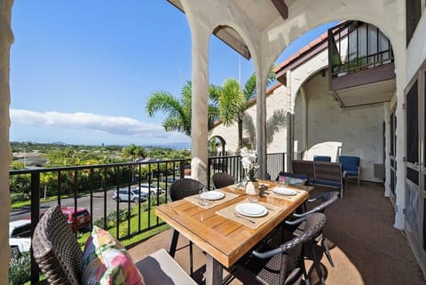 Charming furnished lanai ideal for lounging or dining al fresco