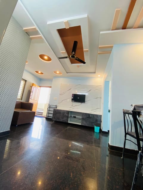 Desk, laptop workspace, free WiFi