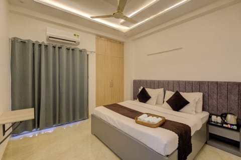 Family Apartment, City View | Laptop workspace, iron/ironing board, free WiFi