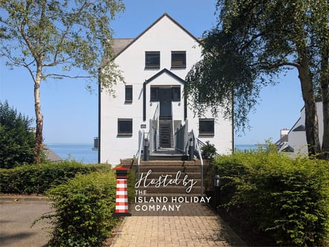 Relax and enjoy the breath taking sea view from 19 Seaview Bay, the perfect holiday spot on the Isle of Wight