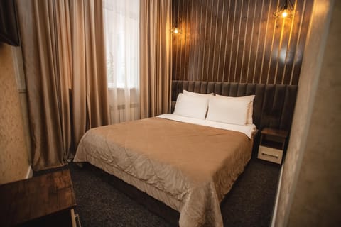 Standard Double Room | Soundproofing, iron/ironing board, free WiFi, bed sheets