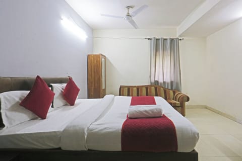 Deluxe Double or Twin Room, Balcony, City View | Egyptian cotton sheets, premium bedding, down comforters