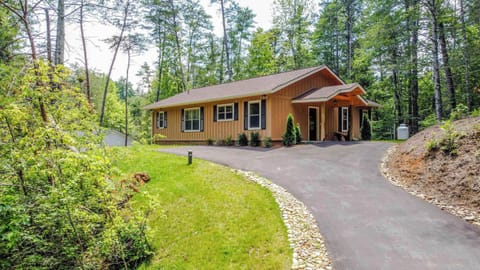 Your Exterior Retreat! Enjoy serene forest views and a welcoming entrance on your Sevierville getaway!