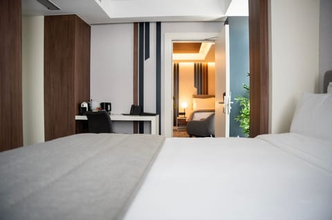 Family Room | In-room safe, blackout drapes, iron/ironing board, free WiFi