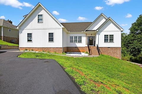 Welcome to Sunset Cove! Your vacation starts here.