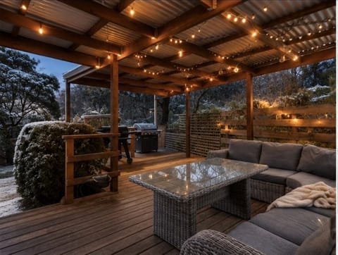 Outdoor rear decl