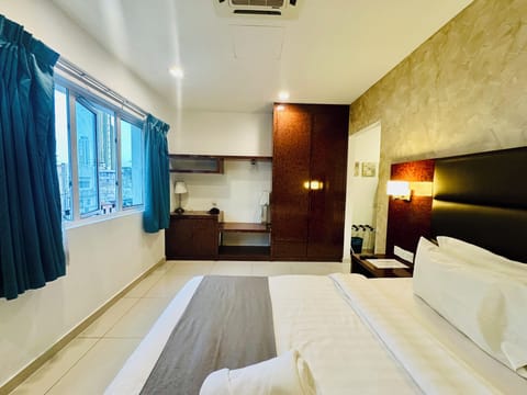 Deluxe Quadruple Room | Desk, free WiFi, bed sheets