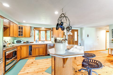 House (4 Bedrooms) | Interior