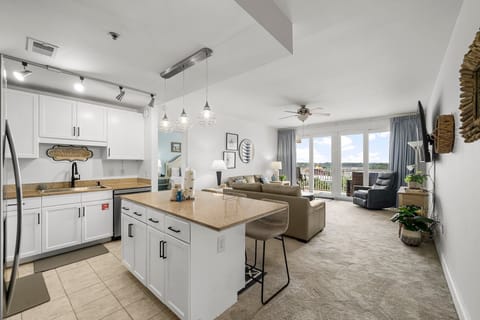 8-web-or-mls-9902 S Thomas Dr 830-7