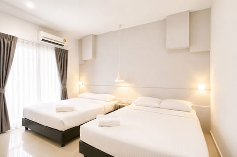 Family Quadruple Room | Desk, free WiFi, bed sheets