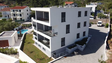 af5fe96f-f656-4e0b-afac-336b076329a8