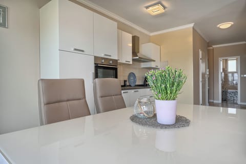 cf5a007e-dfdd-49a8-b85b-29a5bcaa8279