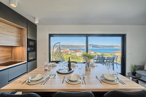 bb602c41-d096-47ff-900e-57963a63e5cf