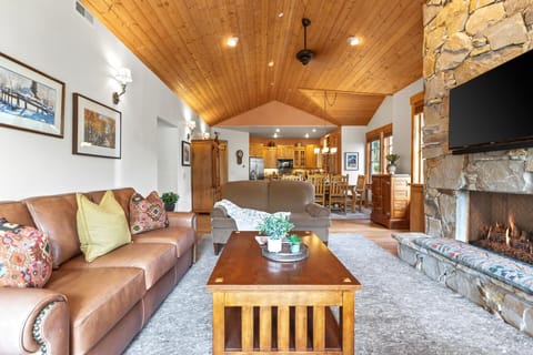 Open-concept layout keeps lounging and dining connected with plenty of space to gather. TPC-301C