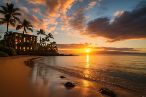 Enjoy sunset strolls at famous Ka'anapali Beach HKH-114