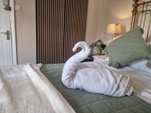 Luxury Double Room, City View | Soundproofing, iron/ironing board, free WiFi