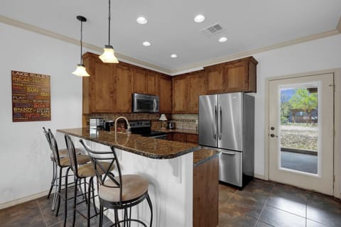 c0e9e094-74f6-4738-88f3-f629983c4438