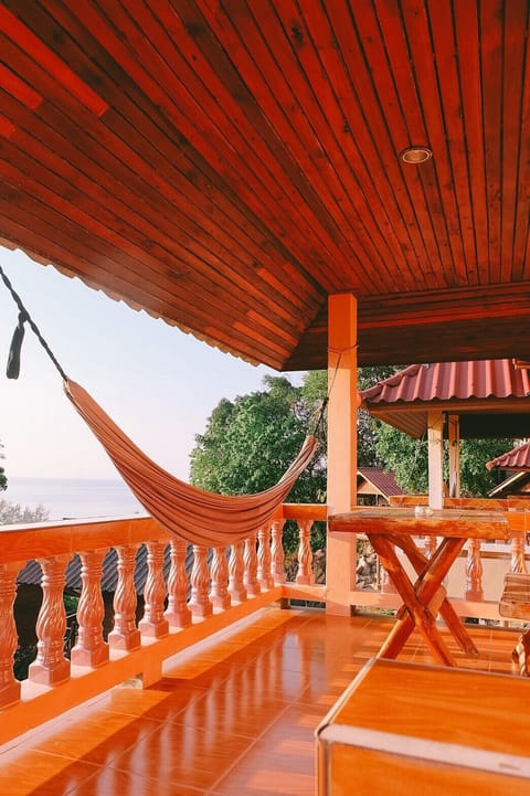 Standard Seaview Bungalow with Air Con | In-room safe, desk