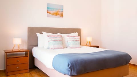 A serene retreat with soft neutrals and cozy linens. Perfect for a peaceful night's sleep. #CozyRetreat #PeacefulSleep #NeutralDecor #RelaxingStay