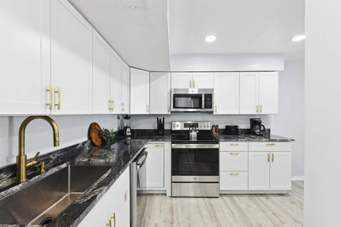 Clean & modern kitchen