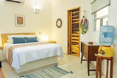 Studio - queen bed and kitchenette