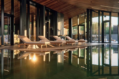 Indoor pool, sun loungers