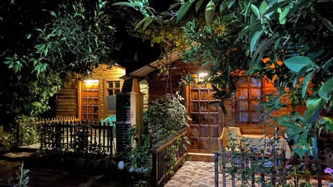 Bungalow, Garden View | WiFi (free), bed sheets