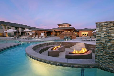 🔥🌊 Resort nights hit different here
Unwind in the heated pool, soak under the desert sky, and end the evening by the fire—this is the kind of vacation you remember long after you’re home.
