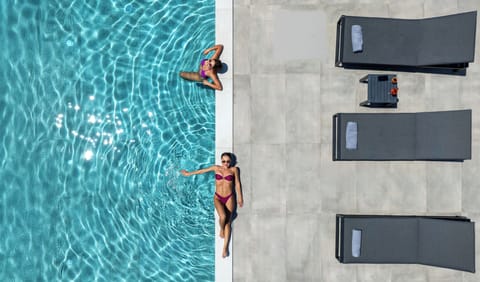 Outdoor pool, pool umbrellas, sun loungers