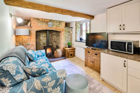 Dipple Farm Cottage, Woolfardisworthy - Host & Stay