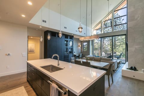 Condo, 3 Bedrooms | Interior