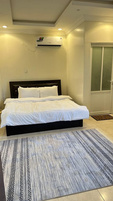 Deluxe Double or Twin Room, Mountain View | Iron/ironing board, free WiFi