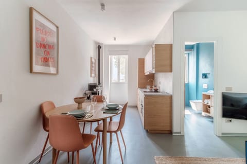 Apartment, Patio, Lake View | Private kitchen | Full-size fridge, microwave, oven, stovetop