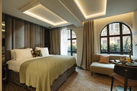 Premier Studio | Hypo-allergenic bedding, in-room safe, iron/ironing board, free WiFi