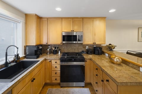 Fully equipped kitchen