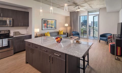 *Pictures are examples. We cannot guarantee unit layout or view*
