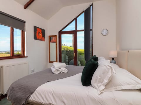 5 bedrooms, individually decorated, individually furnished, free WiFi