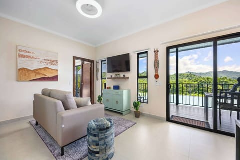 Apartment, Patio, Mountain View | Living area