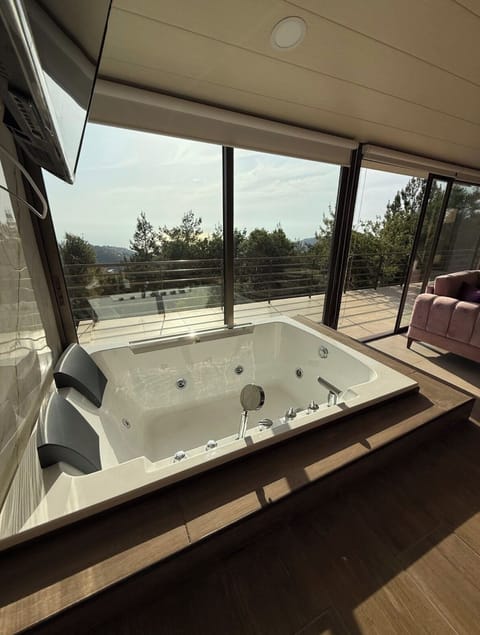 Luxury Apartment | WiFi (free), individually furnished
