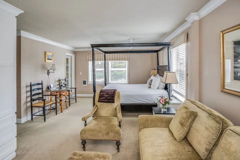 Unit with Queen size bed