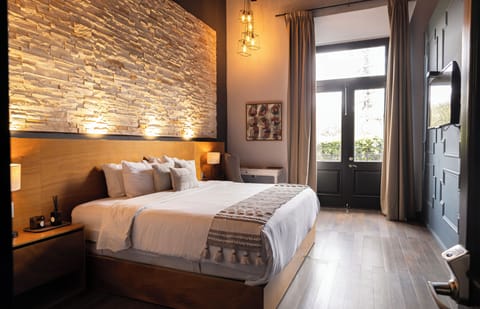 Deluxe Room, City View | Hypo-allergenic bedding, in-room safe, laptop workspace, blackout drapes