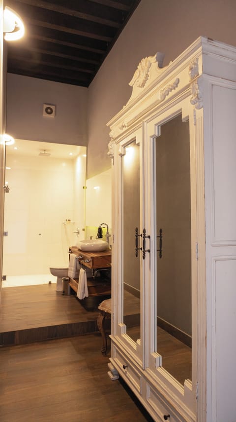 Superior Room | Bathroom | Shower, hair dryer, towels, soap