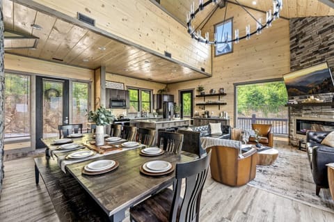 Open concept living, kitchen and dining area