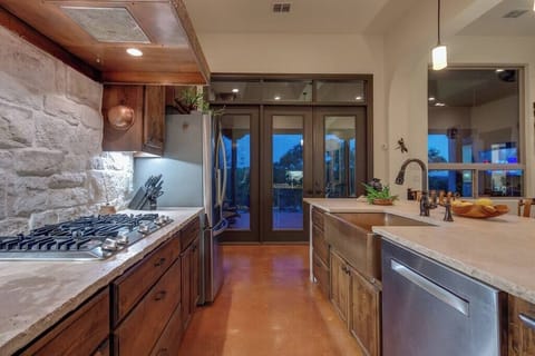 7db5c7a9 f771 48d4 bfd0 54bd68e25e1a