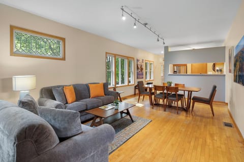 House (4 Bedrooms) | Property amenity
