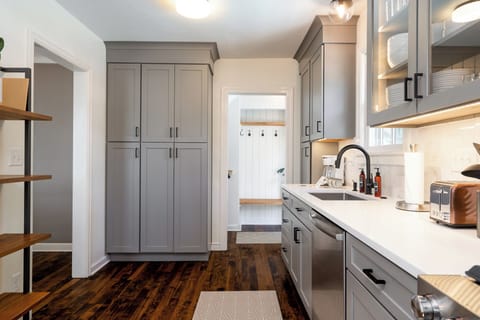 House (4 Bedrooms) | Private kitchen | Microwave, oven, stovetop, dishwasher