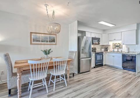Dining Area | | | 104A Oceanside Villas | Isle of Palms SC | IOP Escapes