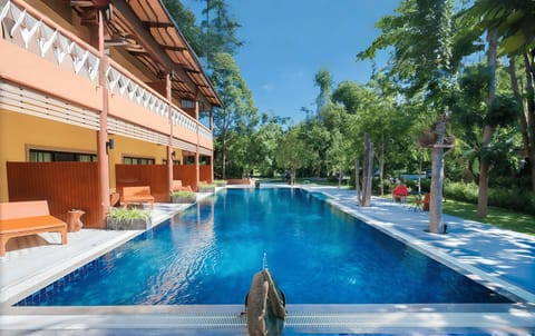 2 outdoor pools, open 9:00 AM to 10:00 PM, free cabanas, pool umbrellas